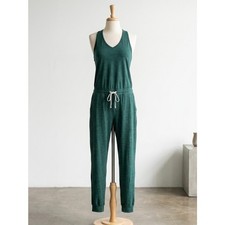 Vuori Lux Performance Racerback Jogger Jumpsuit Heathered Forest Green M VW426