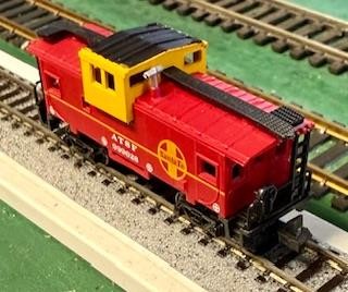N Scale Bachmann Santa Fe Wide vision caboose with Rapido couplers