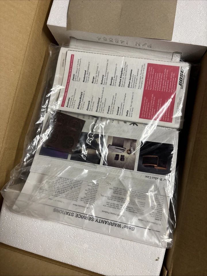 Nuevo sistema de altavoces de sonido envolvente Bose Acoustimass 3 Serie III subwoofer blanco Foto 3 de 4