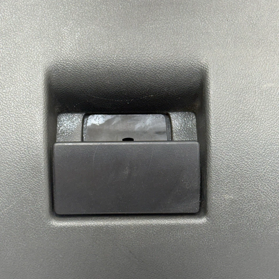 Chevrolet Colorado 2004-2012 guantera pestillo mango gris Foto 2 de 4