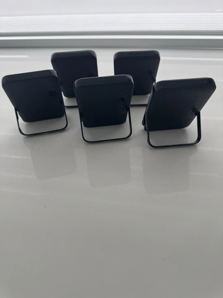 Batería inalámbrica magnética Anker MagGo 5.000 mAh con soporte plegable negra (paquete 5) Foto 4 de 4