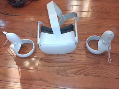META QUEST 2 128GB HEADSEAT W/ BOTH CONTROLLERS