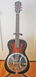 Washburn R15R Resonator Guitar w/Gator Journeyman Deluxe Wood Case