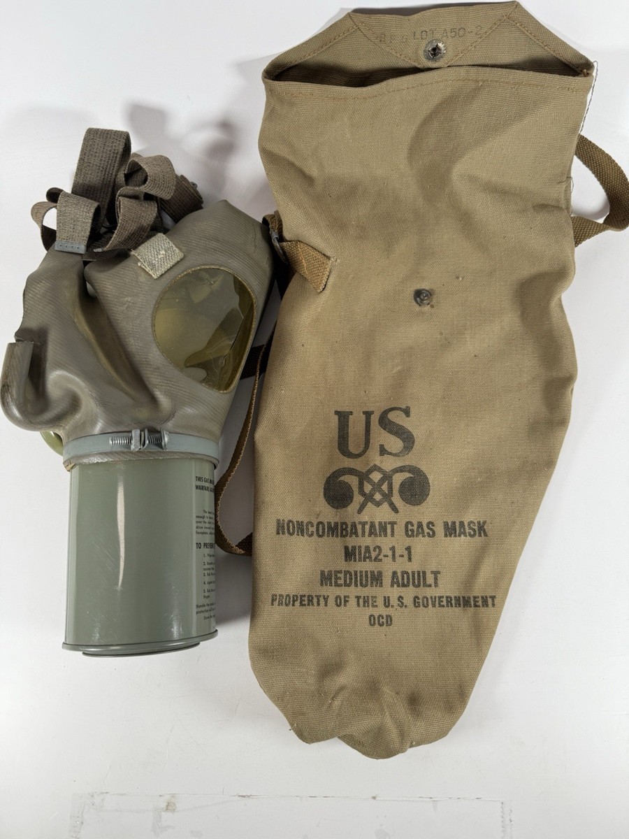 US WWII Noncombatant Gas Mask MIA2-1-1 Medium Adult w/ Carry Bag