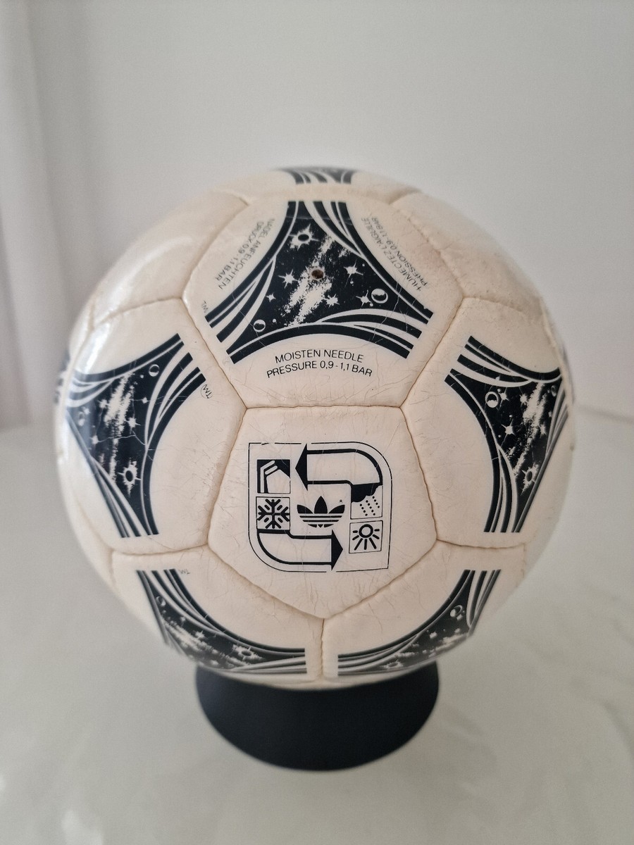 Questra AS551W サッカーボール 1994 FIFAワールドカップ Adidas Questra - official match ball of the World Cup 1994