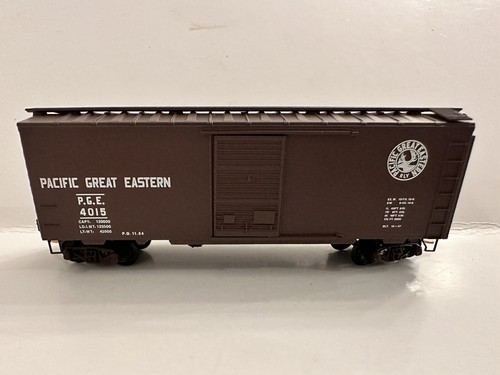 Micro-Trains N Scale #20970 40' Box Car PGE Pacific Great Eastern PGE4015 - Picture 2 of 4