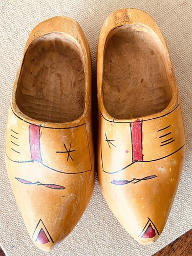 VINTAGE HOLLAND DUTCH WOODEN SHOES WOOD HAND CARVED CLOGS 5.75” Inside Length - Picture 1 of 6