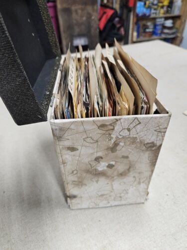 Vintage Case & Lot 50s, 60s, 45 RPM Vinyl Records(49), Names & Artists Index - Picture 5 of 8