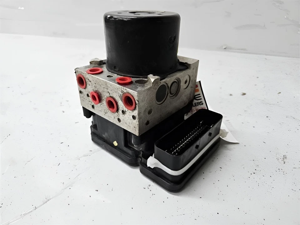 2014 Chrysler 300 ABS Anti-Lock Brake Pump Assembly 3.6L 5.7L OEM - Image 2 of 4