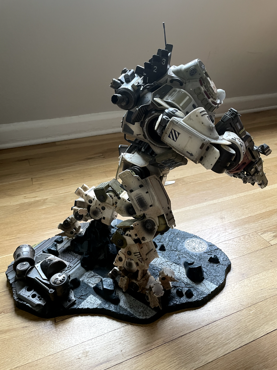 Titanfall Collector's Edition Statue - Limited Edition w/Lights | eBay