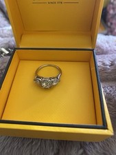 Jenny Packham Brand New 18 Ct White Gold Art Deco Design Trilogy Ring Unworn.