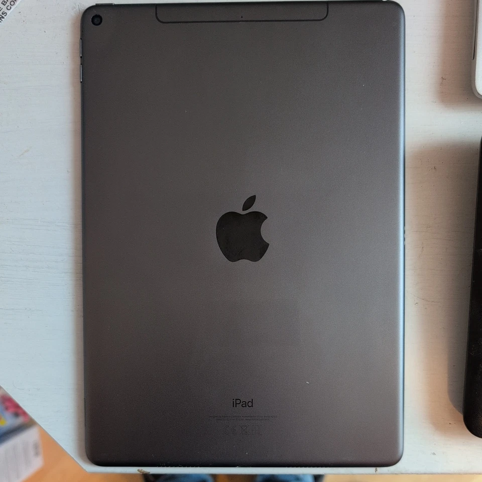 Apple iPad Air (3rd generation) · 64GB · Cellular, photo 2 of 3