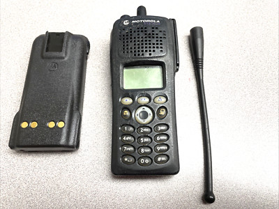 ORIGINAL MOTOROLA *XTS 2500* H46UCH9PW2BN TWO WAY Radio w/BATTERY