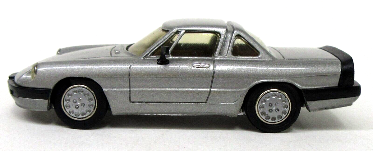 1986 ALFA ROMEO SPYDER QUADRIFOGLIO VERDE 1/43 Record diecast
