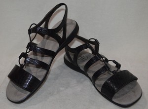 size 9 wide sandals