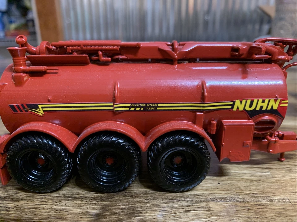 1/64 Custom Nuhn Electra Steer 7350 Manure Tank Farm Toy - Image 4 of 4