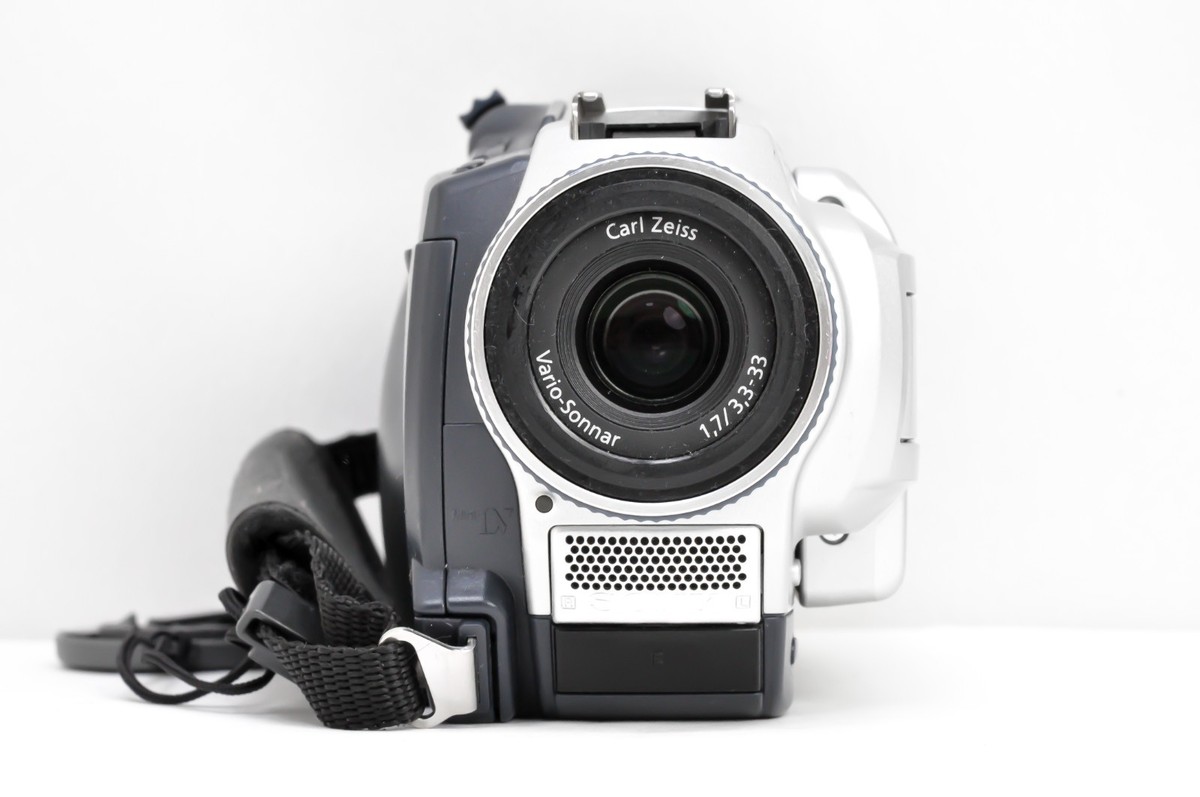 Sony Handycam DCR-TRV18 120x Zoom Mini DV Camcorder Nightshot Carl