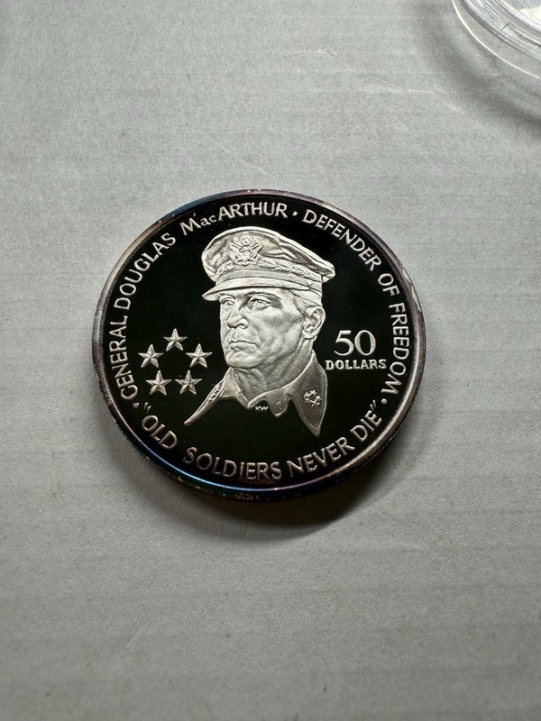 1989 Niue 50 Dollars Silver Commemorative Coin Gen. Douglas MacArthur