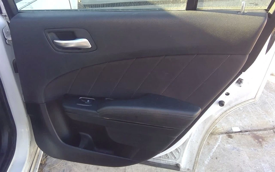 2017 Dodge Charger Rear Passenger Right RH Door Trim Panel in Black Foto 2 de 4