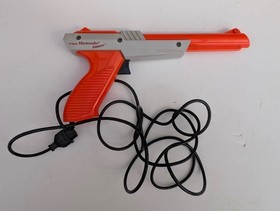 Nintendo NES Zapper + To The Earth Boxed Tested Working With Video PAL UKV