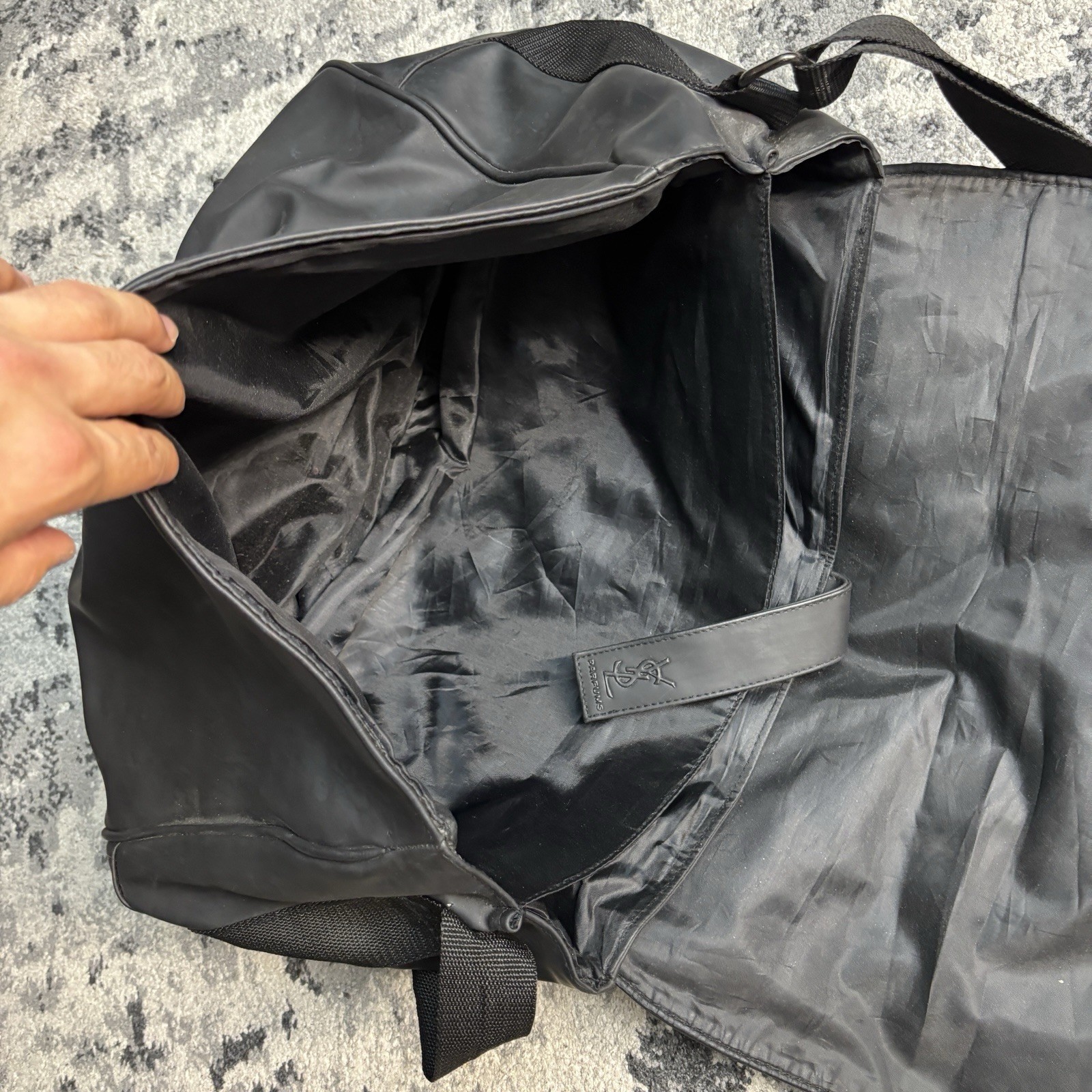 Borsa messenger Yves Saint Laurent YSL Parfums nera patta tracolla viaggio classica