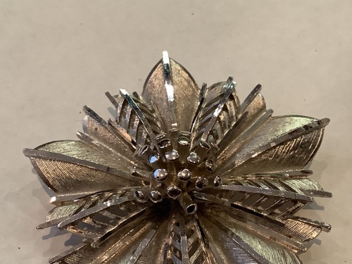 PIN BROCHE VINTAGE AUTÉNTICO FIRMADO CORO 3 TONO PLATA DEMENCIAL ESTRELLA RÁFAGA SIN RESERVA - Imagen 4 de 8