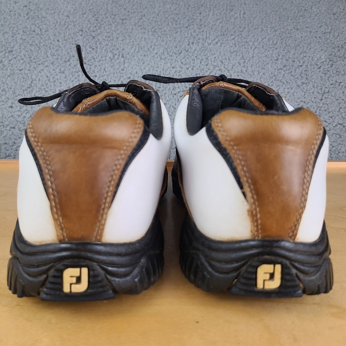 Footjoy Contour Series Mens
7‎ 1/2 White Brown Medium Golf
Shoes Leather 54002 Footjoy Contour Series Mens 8.5 M White & Brown Leather Golf  main image 2