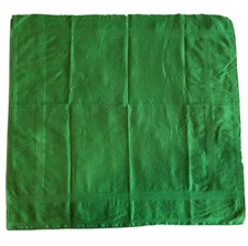 VTG RAY STRAUSS 100 COTTON SCARF KELLY GREEN SQUARE 19x20  SATEEN TONE-ON-TONE