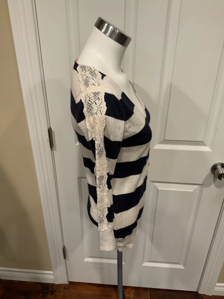 Cárdigan tejido fino a rayas azul y tostado Charlotte Tarantola con encaje, talla S Foto 3 de 4