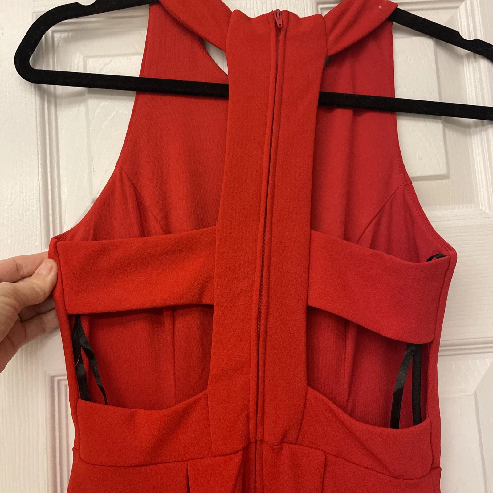 B. Abito SMART rosso ritagliato aderente e svasato. Taglia 3. Corto. Cerniera. San Valentino Amore