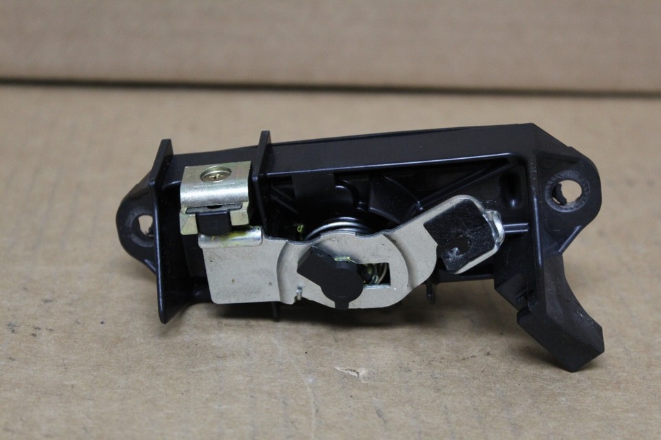 2003 2004 2005 2006 2007 2008 Toyota Matrix Pontiac Vibe Trunk Handle ...