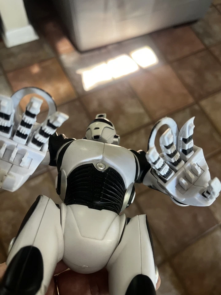 2005 Robosapien V2 Mini Robot untested - Image 4 of 4