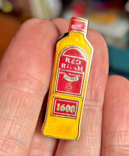 Bushmills Red Bush Irish Whiskey Bottle Enamel Lapel Pin Gold Tone 1608 Promo