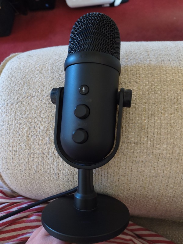 Razer Seiren V2 Pro Professional-grade USB Microphone Black Complete In Box Work