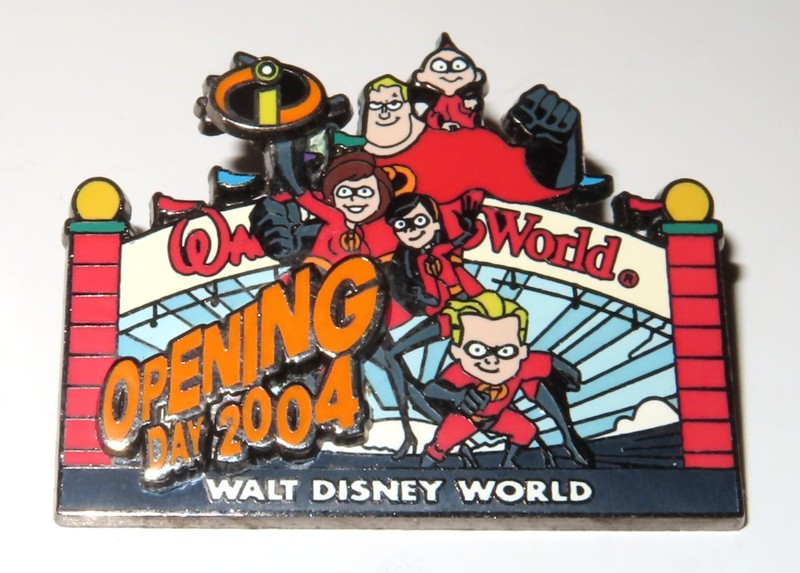 Disney Pin 33914 Incredibles Opening Day 2004 Family Outside of WDW Entrance