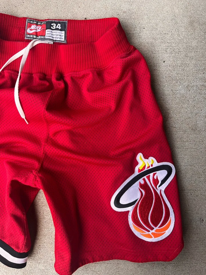 Pantalones Cortos de Visitante Nike Equipo Auténtico Miami Heat Años 90 Talla 34 Foto 2 de 4
