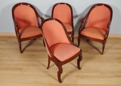 Zwei Sessel und zwei Stühle aus der Restaurationszeit