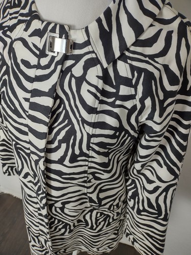 dana buchman Womans Sz XS Black & White Zebra Print Lt Weight Jacket S48 - Picture 3 of 14