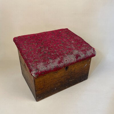 Antike Holztruhe Truhe Kiste mit Teppich Kelimplatte rechteckig Vintage Holz