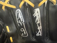 10 Baseball Autographs We Want More Of 22