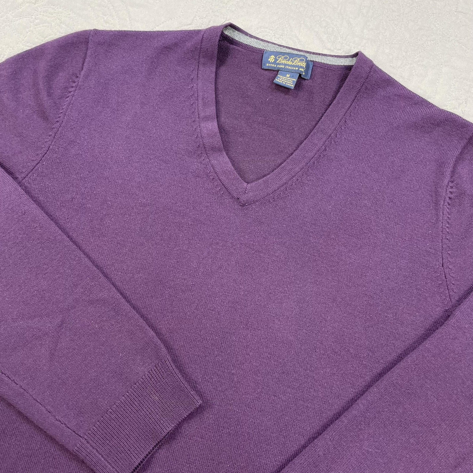 Brooks Brothers Sweater Mens Medium Purple V Neck Extra Fine Italian Wool Blend