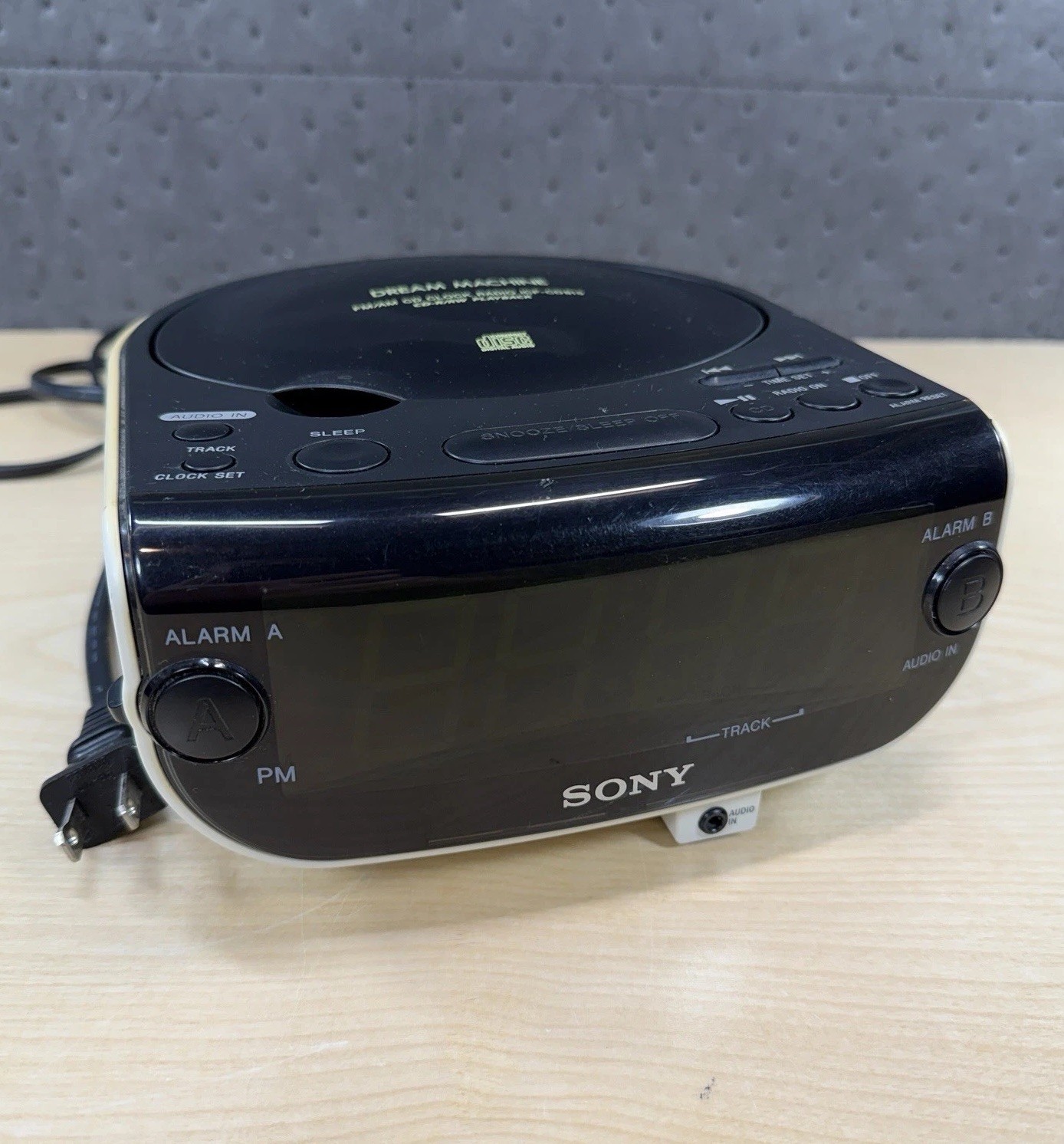 WORKS! Sony Dream Machine FM/AM Radio CD Player Dual Alarm I