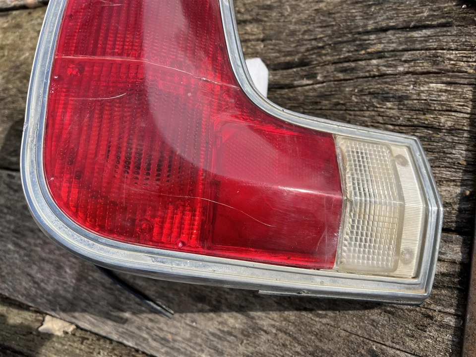 Luz trasera izquierda Plymouth Cricket 1974 1975 OEM 74 75 Foto 2 de 4