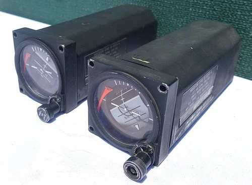 Vintage Indicator Gyro Sfena ID-1481A/A type 803 (Lot of 2pcs Memorabilia items)
