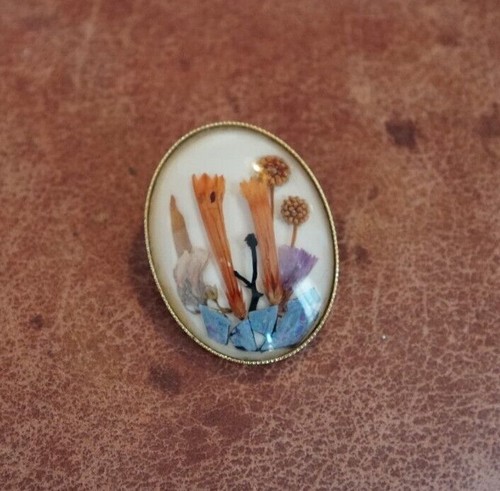 Broche vintage de flores secas de mediados de siglo en resina - Imagen 3 de 4