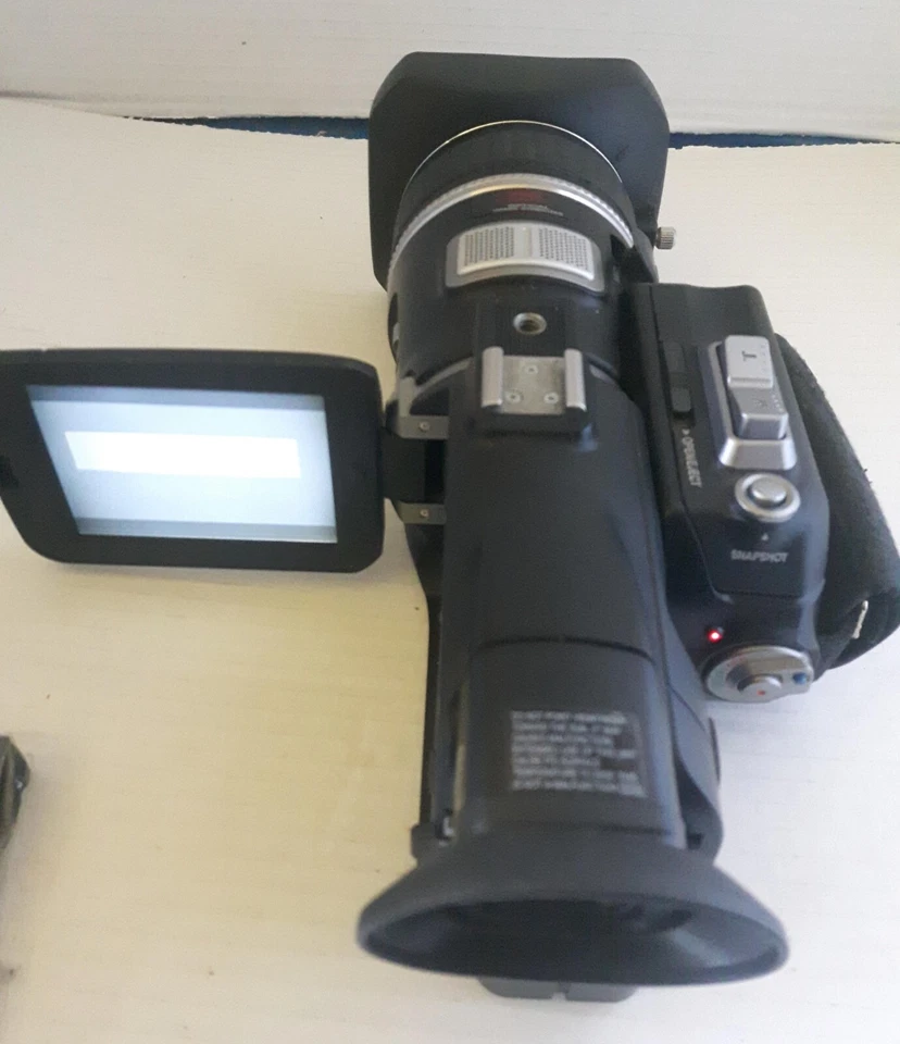 JVC JY-HD10U HD Digital Video Camera (Camera ONLY)[For Parts Or Repair] - Image 3 of 4