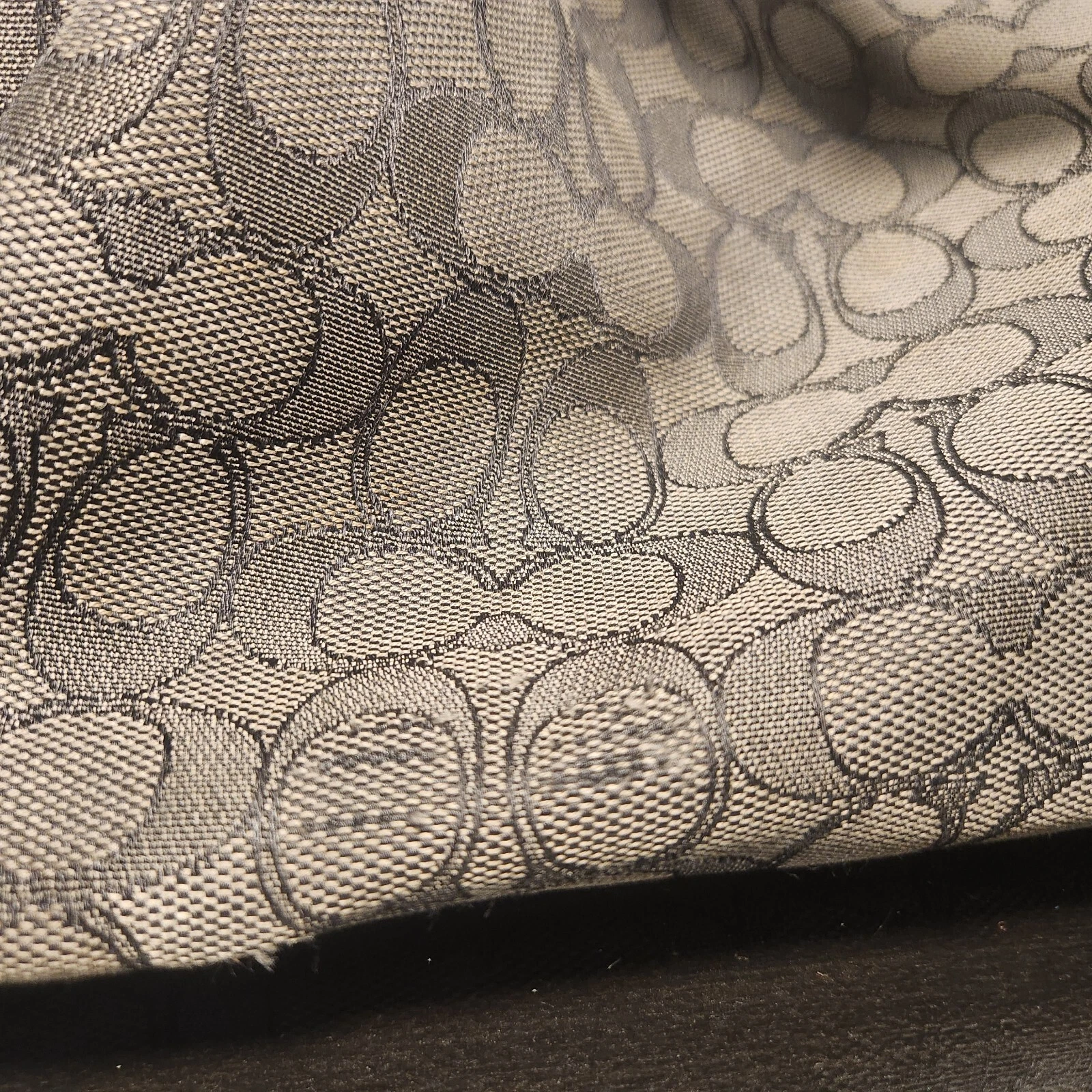 Borsa Coach grande dettagli in pelle jacquard danneggiata e sporca