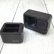 GoPro Hero 11 negra con cargador usada buena