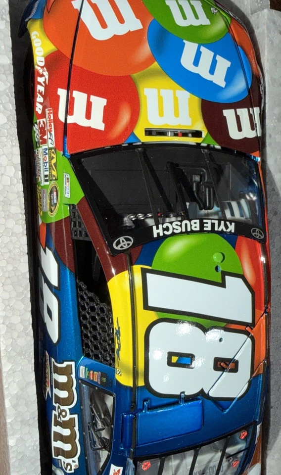 Kyle Busch M&M Pretzel Elite Camry 2014 color líquido. ¡Mega raro! NASCAR 1/24 Foto 2 de 4
