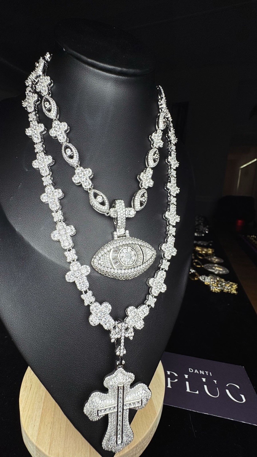 1 Chain with 1 Pendant Necklace